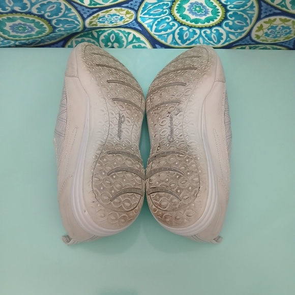 Skechers Women's White Casual Slip On Shoes - Picture 5 of 5